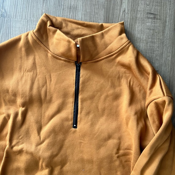 **Bundle any 2 sets for $20**. Sweat set - Picture 3 of 3